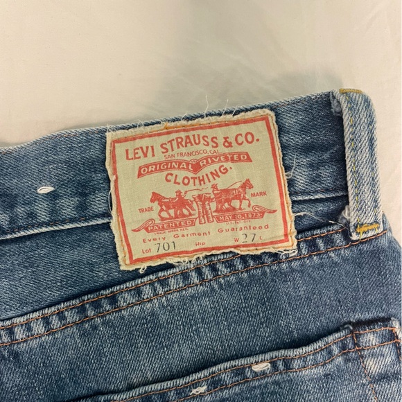 Levi’s 701 Denim Shorts High-Waist - Picture 3 of 4